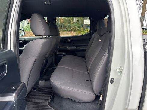 Used 2017 Toyota Tacoma TRD Off-Road image 20