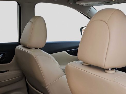 Used 2019 Nissan Rogue SL w/ Premium Package image 17