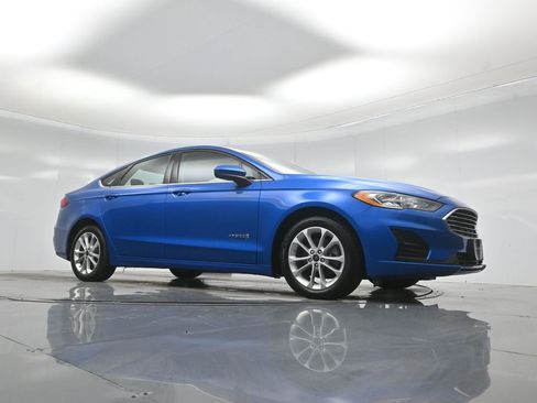 Certified 2019 Ford Fusion SE FWD image 3