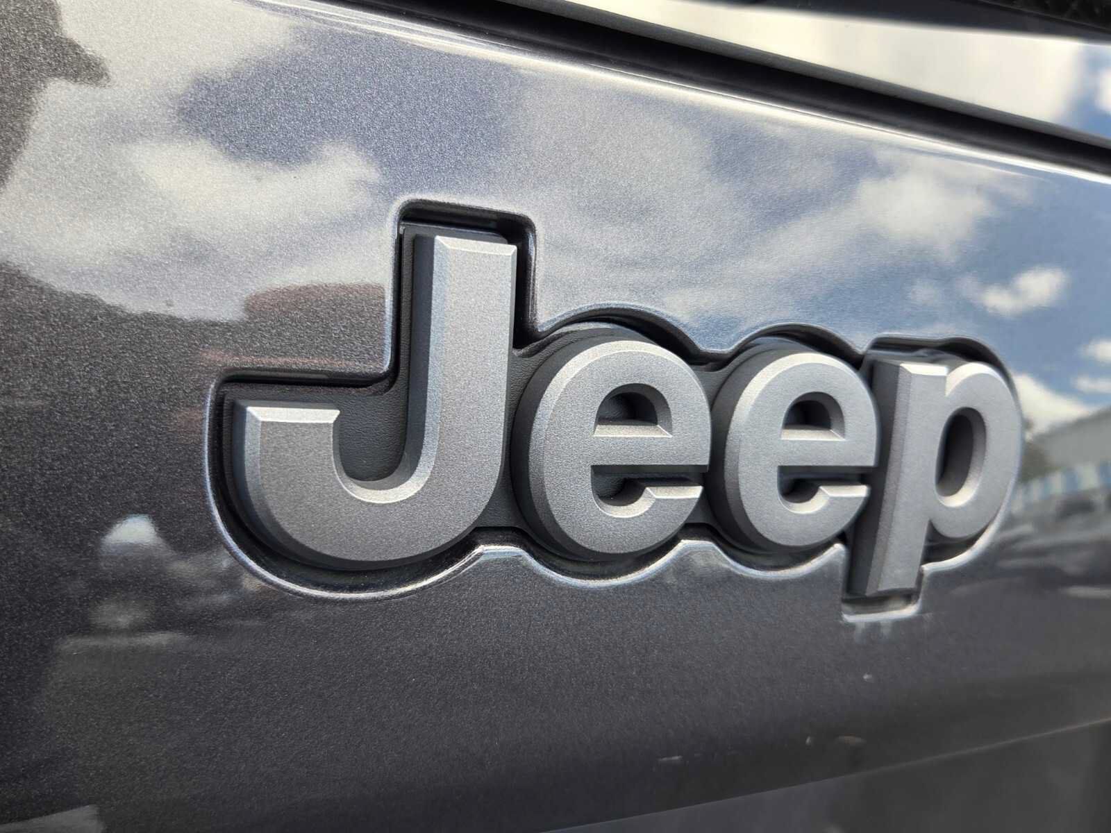 Used 2022 Jeep Cherokee Trailhawk w/ Sun, Sound & Nav Group AWD/4WD image 15
