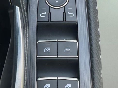 New 2026 Nissan Kicks SR FWD image 23
