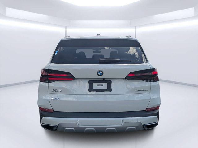 Used 2024 BMW X5 sDrive40i w/ Parking Assistance Package RWD image 4