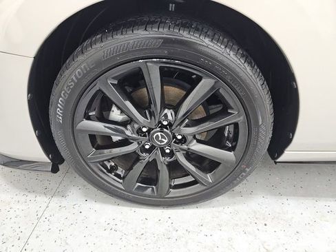 Used 2024 MAZDA MAZDA3 Hatchback w/Premium Plus Pkg image 9