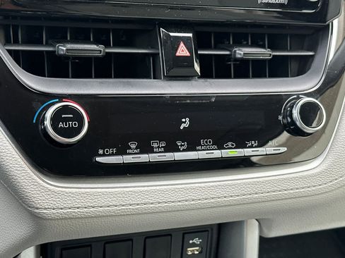 Certified 2022 Toyota Corolla Cross LE image 22