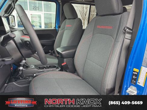 Used 2024 Jeep Gladiator Rubicon w/ Technology Group image 4