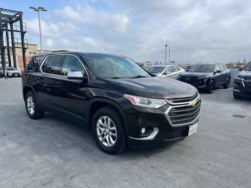 Used 2018 Chevrolet Traverse LT FWD image 3