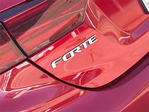 Used 2024 Kia Forte GT-Line w/ GT-Line Premium Package image 11