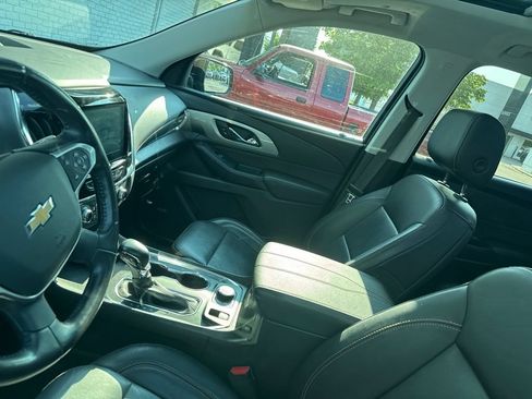 Certified 2021 Chevrolet Traverse LT w/ LT Premium Package AWD/4WD image 7