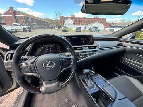 Used 2019 Lexus ES 300h w/ Premium Package FWD image 17