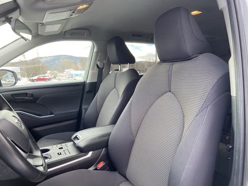 Used 2024 Toyota Highlander LE image 8