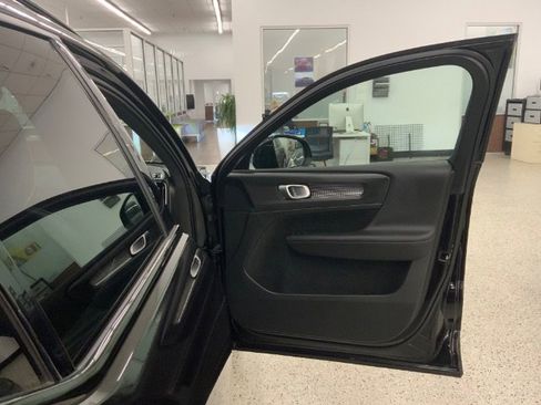 Used 2020 Volvo XC40 T5 R-Design image 27