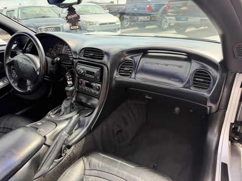 Used 2002 Chevrolet Corvette Coupe w/ Preferred Equipment Group2 image 13