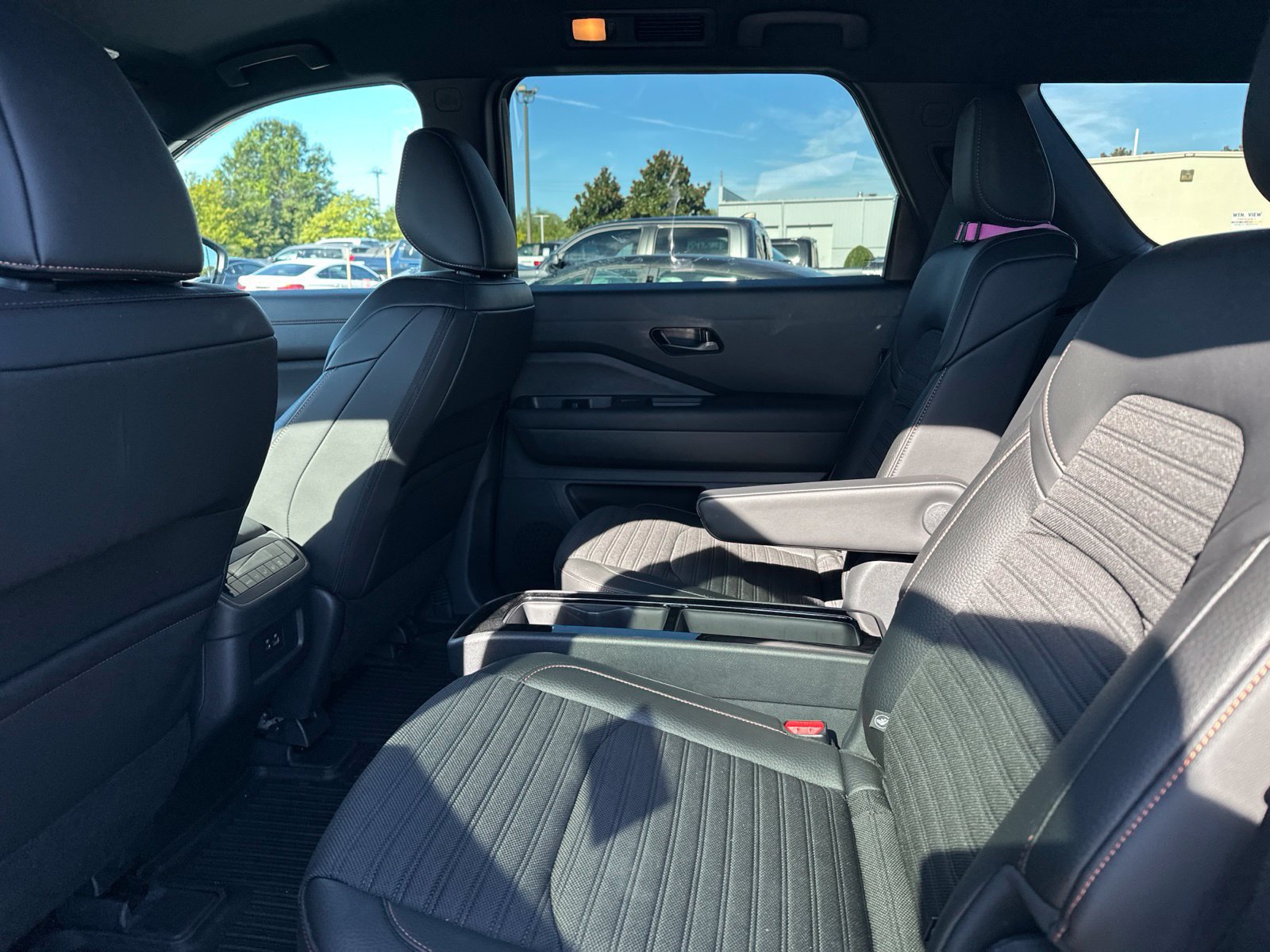 Used 2025 Nissan Pathfinder Rock Creek AWD/4WD image 6