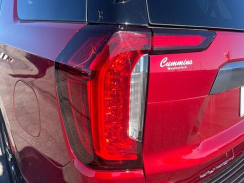 Used 2024 GMC Yukon AT4 w/ AT4 Premium Plus Package image 11