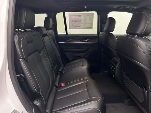 New 2025 Jeep Grand Cherokee Limited w/ Luxury Tech Group II image 20