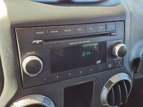 Used 2018 Jeep Wrangler Sport image 11