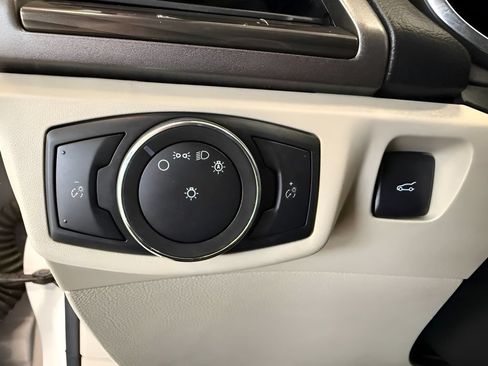Used 2020 Ford Fusion SEL FWD image 17