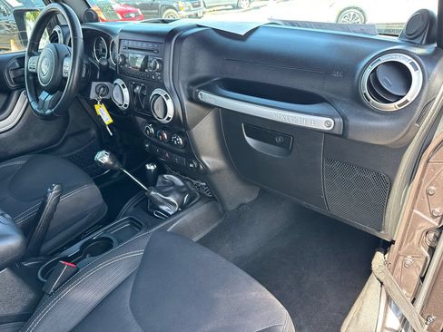 Used 2014 Jeep Wrangler Rubicon w/ Power Convenience Group AWD/4WD image 17