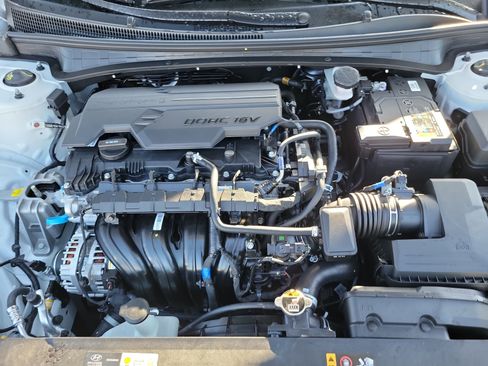 Certified 2025 Hyundai Elantra Sport image 21