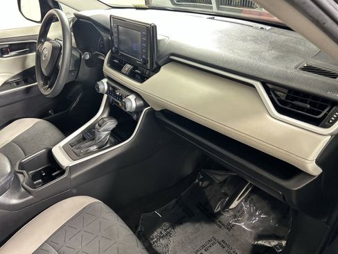 Used 2022 Toyota RAV4 XLE image 27