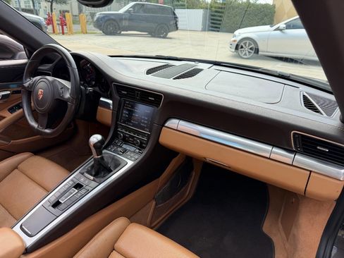 Used 2015 Porsche 911 Targa 4 image 18