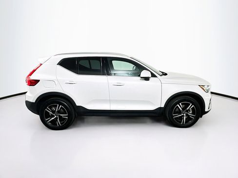 Used 2025 Volvo XC40 B5 Core image 10