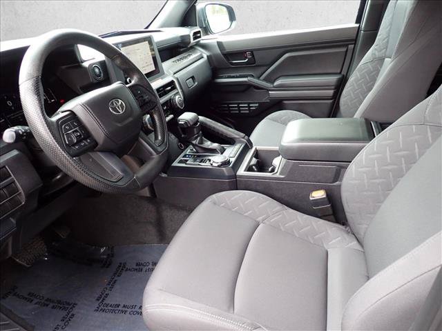 Certified 2025 Toyota Tacoma SR5 AWD/4WD image 10