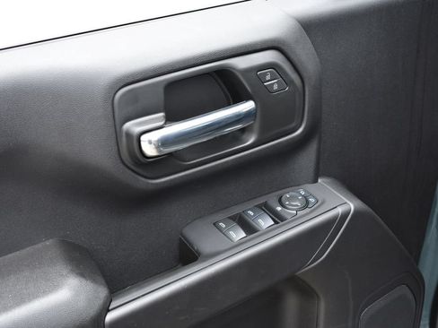 Used 2025 Chevrolet Silverado 1500 Custom Trail Boss w/ Dark Appearance Package AWD/4WD image 21
