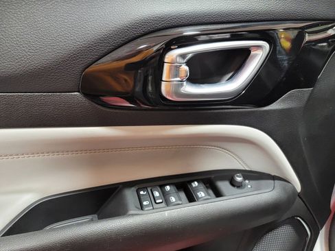 Used 2023 Jeep Compass Limited image 14