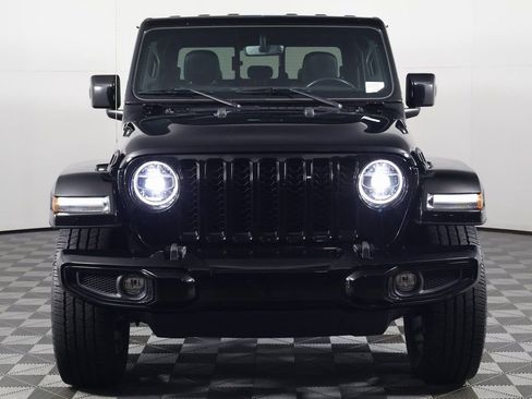 Used 2022 Jeep Gladiator Overland image 2