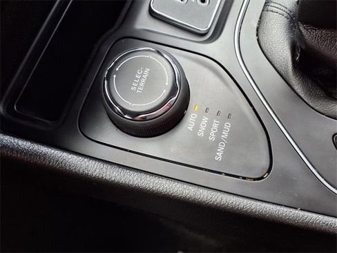 Used 2022 Jeep Cherokee Latitude Lux image 9