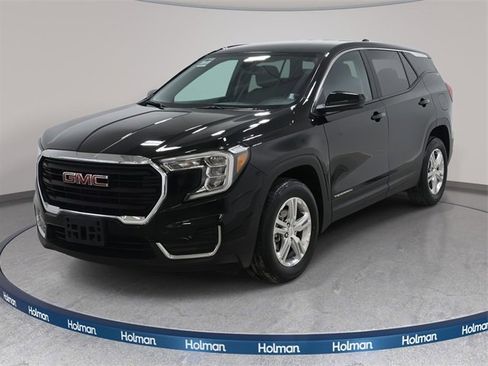 Used 2024 GMC Terrain SLE image 1