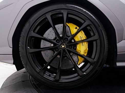 Used 2021 Lamborghini Urus image 3