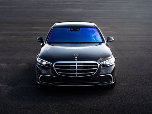 Used 2024 Mercedes-Benz S 580 4MATIC Sedan image 4