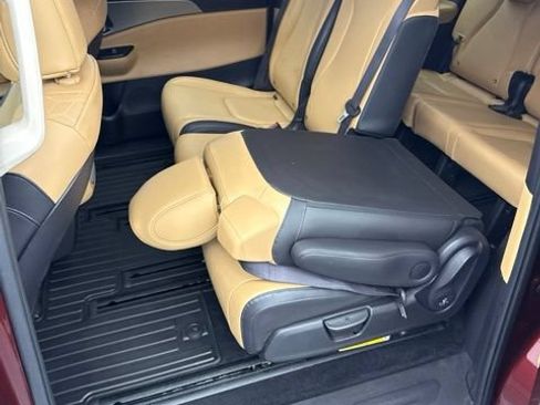 Used 2023 Kia Carnival LX FWD image 59
