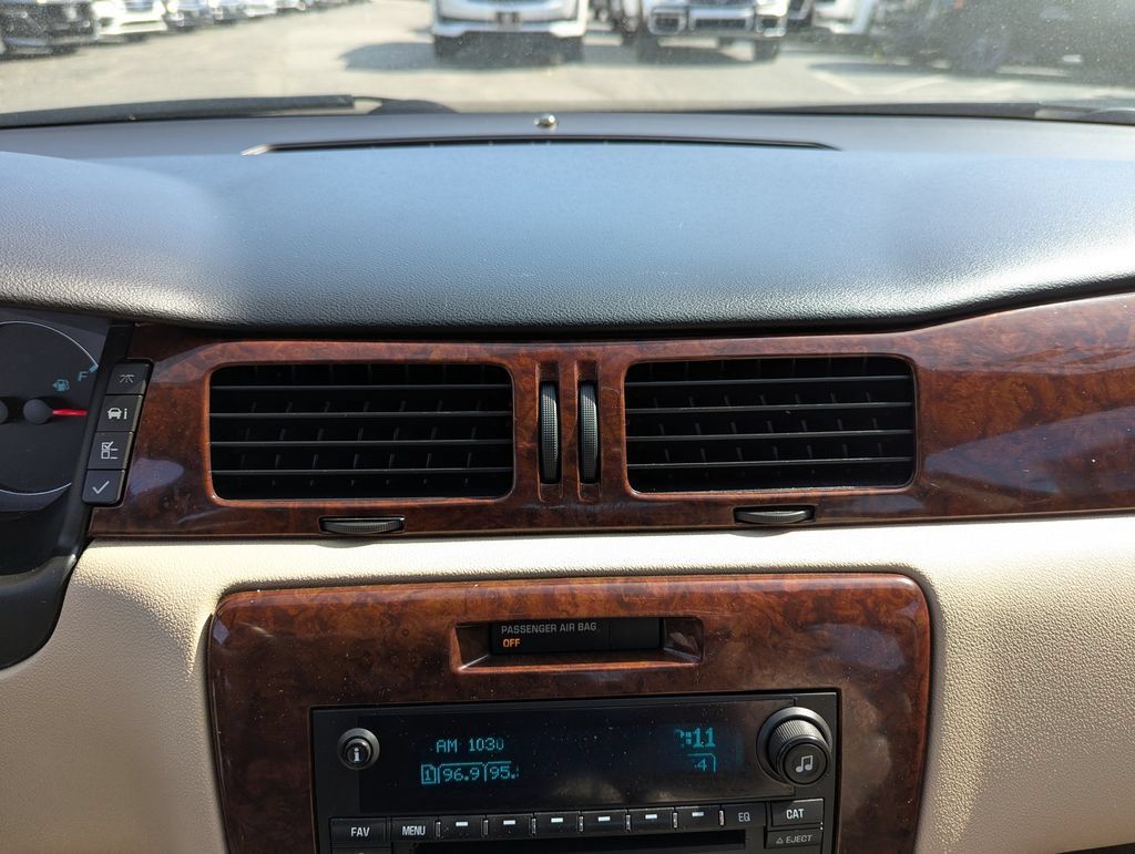 Used 2011 Chevrolet Impala LT w/ Luxury Edition Package FWD image 23