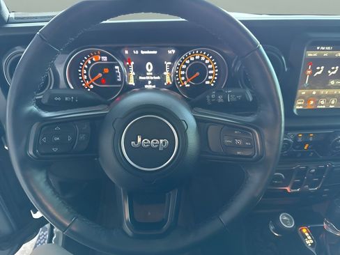 Used 2023 Jeep Wrangler Altitude image 11