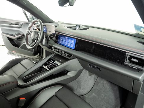 New 2026 Porsche Macan 4S Electric AWD/4WD image 25