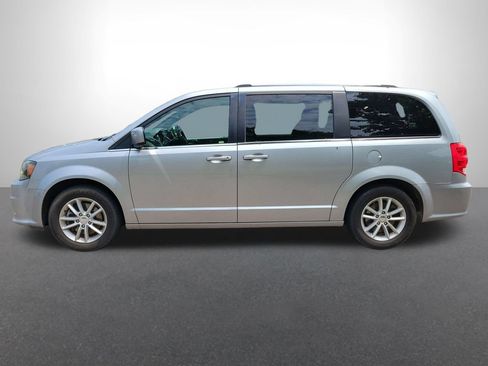 Used 2019 Dodge Grand Caravan SXT FWD image 2