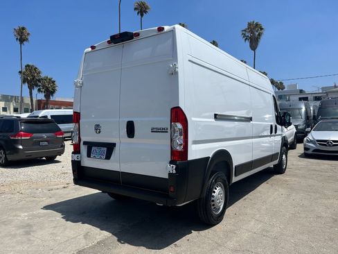 Used 2025 RAM ProMaster 2500 w/ Convenience Group FWD image 5