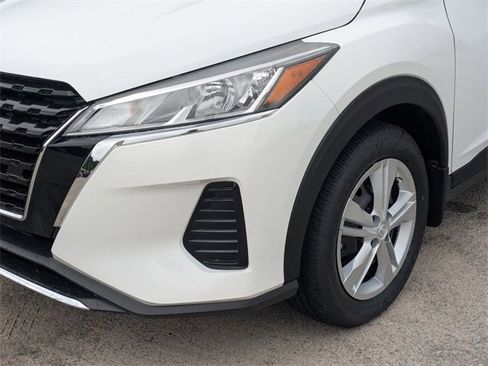 New 2025 Nissan Kicks Play S image 9