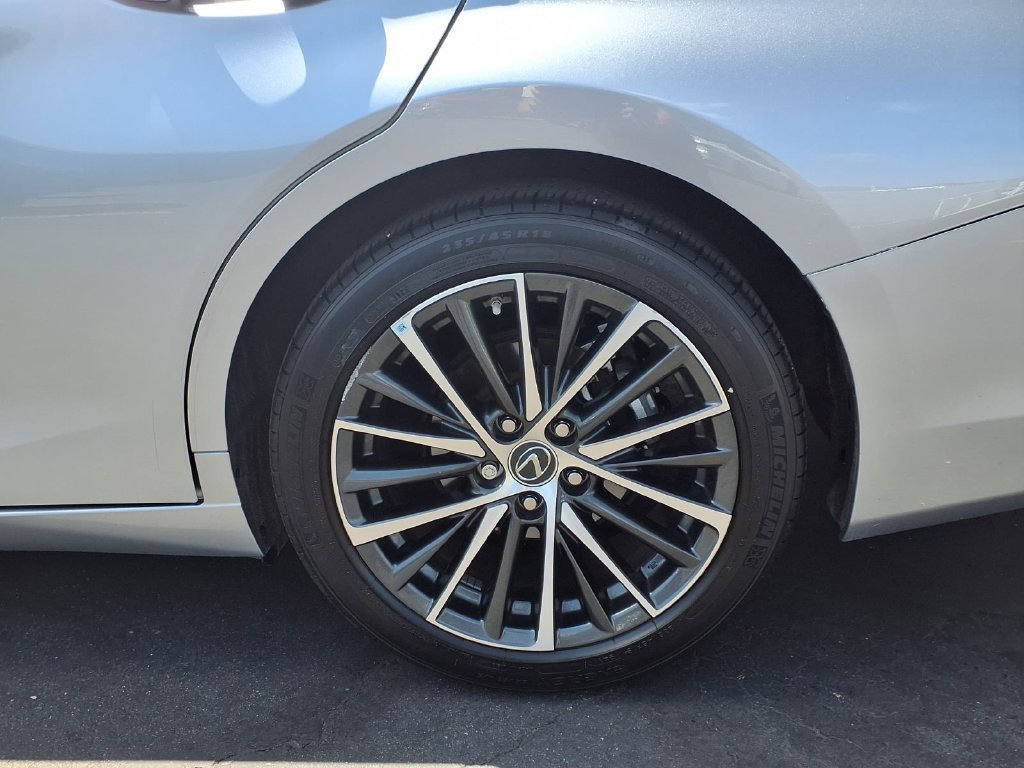 Used 2024 Lexus ES 300h w/ Premium Package FWD image 5