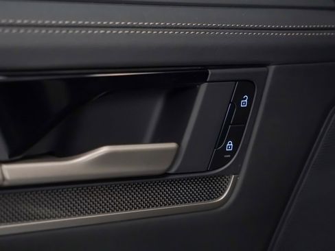 New 2025 Porsche Cayenne Turbo image 15