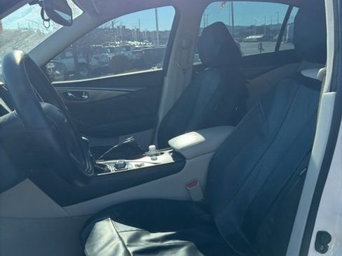 Used 2017 INFINITI Q50 3.0t Premium w/ Cargo Package (L95) image 16