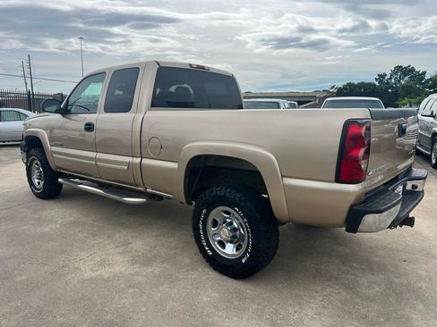 Used 2005 Chevrolet Silverado 2500 LS AWD/4WD image 4