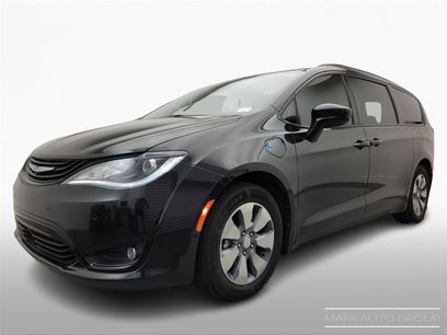 Used 2018 Chrysler Pacifica Limited w/ Advanced Safetytec Group