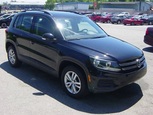Used 2017 Volkswagen Tiguan S AWD/4WD image 3
