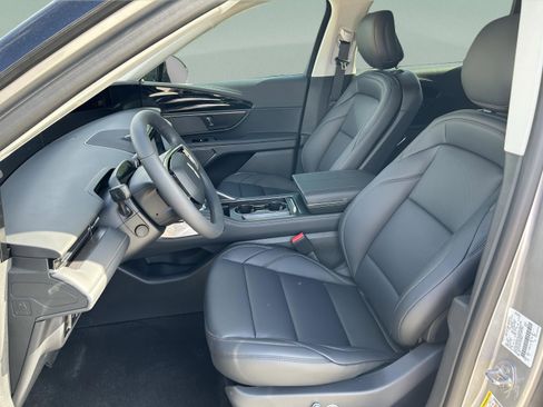 New 2026 Lincoln Nautilus Premier image 24