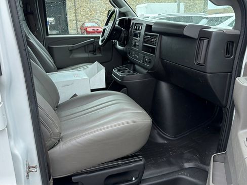 Used 2020 Chevrolet Express 3500 w/ Driver Convenience Package RWD image 16