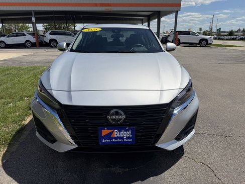 Used 2025 Nissan Altima 2.5 SV w/ SV Special Edition Package FWD image 8